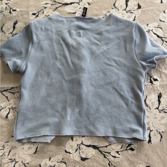 H&M Light Blue Crop Top with Button Detail - Picture 8 of 9